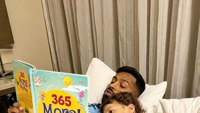 மகனுக்கு எழுத, படிக்க, நீச்சல் அடிக்க கற்றுக் கொடுக்கும் ஹர்திக் பாண்டியா!