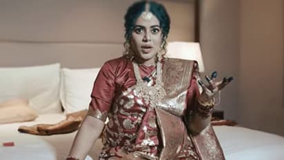 Poorna: గ్రాండ్గా పూర్ణ సీమంతం.. కుందనపు బొమ్మలా కట్టిపడేస్తున్న `ఢీ` భామ.. ఫోటోలు వైరల్..