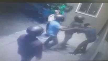 കൊച്ചിയിൽ സെക്യൂരിറ്റി ജീവനക്കാരനെ ആക്രമിച്ചതിന് അഞ്ച് ഓൺലൈൻ ഭക്ഷണ വിതരണക്കാർ അറസ്റ്റിൽ