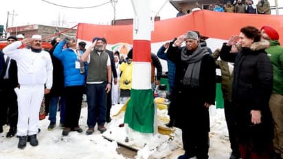 శ్రీనగర్ లో జెండాను ఆవిష్కరించిన రాహుల్ గాంధీ.. 4080 కిలో మీటర్ల ప్రయాణంతో భారత్ జోడో యాత్రకు ముగింపు