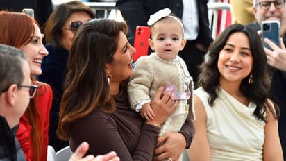 ఫైనల్ గా తన కూతురు మొహాన్ని చూపించిన ప్రియాంక చోప్రా.. ఫ్యాన్స్ ఏమంటున్నారు.. వైరల్ గా మారిన క్యూట్ పిక్స్!