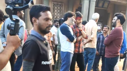 త్రివిక్రమ్ కి షాక్... ఎస్ఎస్ఎంబి 28 నుండి మహేష్ లుక్ లీక్!