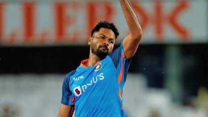 ధోనీ ఒక్కటే మాట చెప్పాడు, అదే నా జీవితాన్ని మార్చేసింది... భారత బౌలర్ ముకేశ్ కుమార్ కామెంట్..