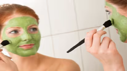 வெறும் 10 நிமிடத்தில் முகப்பொலிவு  பெற உதவும் "கொத்தமல்லி ஃபேஸ் மாஸ்க்"