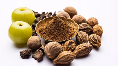 ത്രിഫലയുടെ  അതിശയിപ്പിക്കുന്ന ഗുണങ്ങൾ അറിയാം ;  ഉപയോ​ഗിക്കേണ്ട വിധം ഇങ്ങനെ 