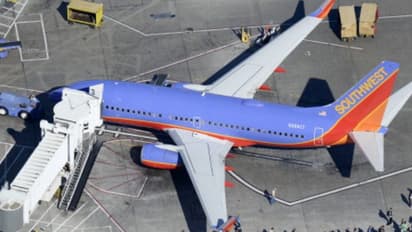 വിമാനത്തിലേക്ക് വീല് ചെയറില് കയറുന്നതിനിടെ അപകടം, നിലത്ത് വീണ് കിടപ്പിലായ 25 കാരി മരിച്ചു