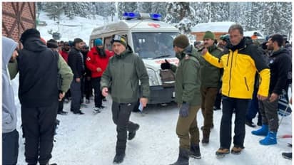 ముంచెత్తిన హిమపాతం.. ఇద్దరు విదేశీయుల మృతి..