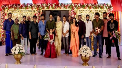 மங்களகரமாக மஞ்சள் நிற புடவையில், தலையில் பூ வைத்து வந்த த்ரிஷா: பிரமாண்டமாக நடந்த தளபதி67 பூஜை!