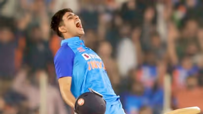 విమర్శలకు బ్యాట్తోనే సమాధానం.. మెరుపు సెంచరీతో అరుదైన రికార్డు సొంతం చేసుకున్న గిల్..