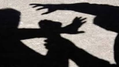 పంజాగుట్ట మెట్రో స్టేషన్ వద్ద దారుణం.. యువకుడిపై హత్యాయత్నం.. 15 మందిపై కేసు 