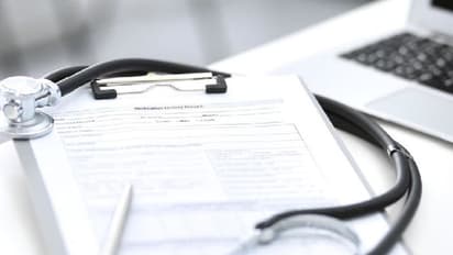 സന്ദര്‍ശക വിസയിലെത്തുന്നവര്‍ക്ക് ആരോഗ്യ ഇൻഷൂറൻസ് നിര്‍ബന്ധം