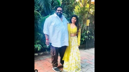 ಟ್ರೋಲ್‌ಗಳಿಗೆ ಡೋಂಟ್‌ ಕೇರ್‌!  ರೊಮ್ಯಾಂಟಿಕ್ ಫೋಟೋಸ್ ಹಂಚಿಕೊಂಡ ರವಿಂದ್ರ ಚಂದ್ರಶೇಖರನ್