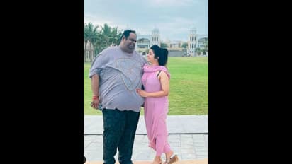 ஸ்ரீ ரங்கம் ரங்கநாத சுவாமி கோயில் யானை உடன் புகைப்படம் எடுத்த ரவீந்தர் சந்திரசேகர் - மகாலட்சுமி!