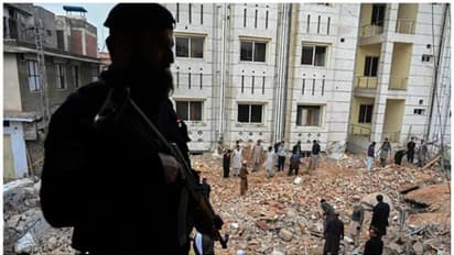 'സർക്കാർ ഞങ്ങളുടെ കൈ കെട്ടി, ഭീകരർക്ക് എറിഞ്ഞുകൊടുക്കുകയാണ്'; പെഷവാർ സ്ഫോടനത്തിൽ പ്രതിഷേധിച്ച് പൊലീസുകാർ