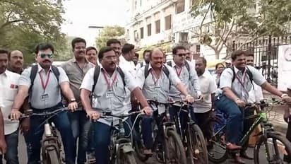பள்ளிச்சீருடையோடு சைக்கிளில் சட்டப்பேரவைக்கு வந்த திமுக எம்எல்ஏக்கள்..! அதிர்ச்சியில் அரசு அதிகாரிகள்