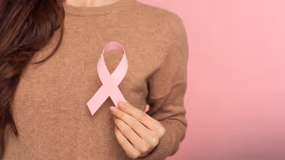 'ലോക ക്യാൻസര് ദിനം'; ഇന്ത്യയില് ഇനിയും ക്യാൻസര് കെയറില് വെല്ലുവിളിയാകുന്നത് എന്ത്?