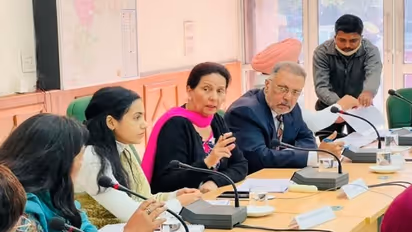 Congress suspends Amarinder Singh's wife, Patiala MP Preneet Kaur for 'helping BJP'