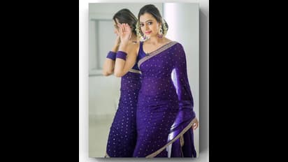 SowmyaRao: స్లీవ్‌ లెస్‌ బ్లౌజ్‌, బ్లూ శారీలో బాడీ కొలతలు చూపిస్తున్న జబర్దస్త్ యాంకర్.. చూస్తే ఫ్యూజులు ఔట్‌