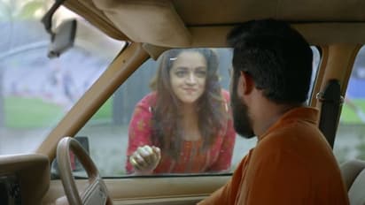 ആറ് വര്ഷത്തിനു ശേഷം ഭാവന മലയാളത്തില്; 'ന്റിക്കാക്കാക്കൊരു പ്രേമണ്ടാര്ന്ന്' ട്രെയ്ലര്