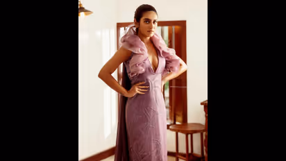 బొద్దుగా మారి అందాలతో వింక్ బ్యూటీ అటాక్.. స్లీవ్ లెస్ బ్లౌజ్ లో మైండ్ బ్లాక్ చేస్తున్న ప్రియా వారియర్ 