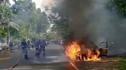 എറണാകുളത്ത് ഓടിക്കൊണ്ടിരുന്ന കാര് കത്തി നശിച്ചു: ഡ്രൈവര് അത്ഭുതകമായി രക്ഷപ്പെട്ടു