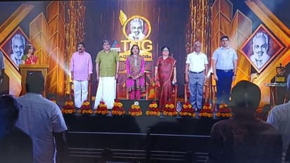 కుడుంబశ్రీకి ఏషియానెట్ న్యూస్ టీఎన్జీ అవార్డు