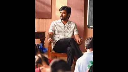 வாத்தி இசை வெளியீட்டு விழாவில் பட்டு வேஷ்டி சட்டையில் முறுக்கு மீசை தாடியுடன் மகன்களுடன் கெத்து காட்டிய தனுஷ்!