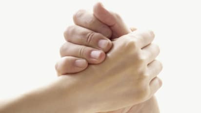 പഞ്ചഗുസ്തി മത്സരത്തിൽ 19 കാരിയുടെ കയ്യൊടിഞ്ഞു, ഗുരുതര പിഴവ്; ഗ്രാമ പഞ്ചായത്ത് സെക്രട്ടറിക്കെതിരെ കേസ്