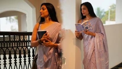 സിംപിൾ സാരിയിൽ കിടിലൻ ലുക്കിൽ റിതു മന്ത്ര; ചിത്രങ്ങൾ