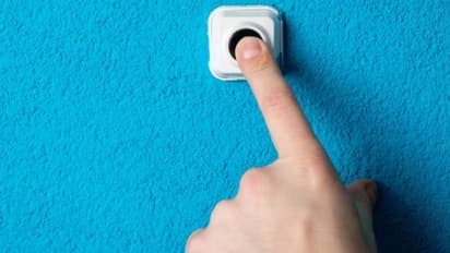 രാത്രികളിൽ ഡോർബെൽ അടിച്ച ശേഷം അപ്രത്യക്ഷയാവുന്ന സ്ത്രീ, ഒടുവിൽ കാരണം കണ്ടെത്തി പൊലീസ്