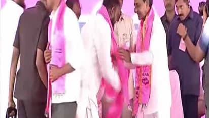 నాందేడ్లో కేసీఆర్ సభ: బీఆర్ఎస్లో చేరిన మరాఠా నేతలు