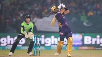 6 பந்தில் 6 சிக்ஸர்கள்.. சீனியர் பவுலரை தெறிக்கவிட்ட இஃப்டிகார் அகமது..! வைரல் வீடியோ 