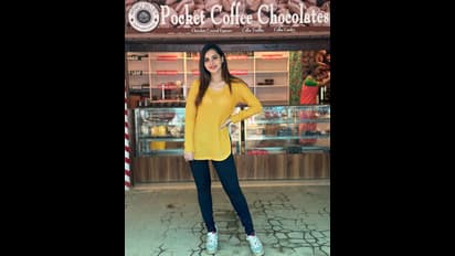 జాలి లాంటి టాప్‌.. సైడ్‌లో నడుము చూపిస్తూ రచ్చ చేస్తున్న ఆషురెడ్డి.. అరకులో బిగ్‌ బాస్‌ బ్యూటీ హంగామా!