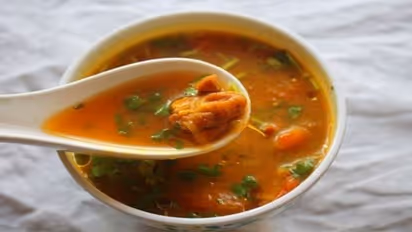 இருமலை விரட்ட செட்டிநாடு சிக்கன் சூப் செய்து சாப்பிடுங்க!