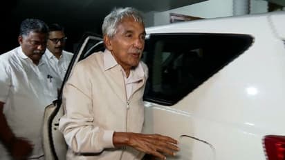 പനിയും ചുമയും ശ്വാസതടസവും മാറിയാല്‍ ഉമ്മൻചാണ്ടിയെ ബെംഗളൂരുവിലേക്ക് മാറ്റും; എയർ ആംബുലൻസിൽ കൊണ്ടുപോകാൻ തീരുമാനം