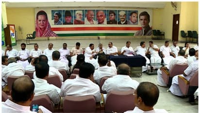 സംസ്ഥാന കോൺഗ്രസിൽ അഴിച്ചുപണിക്ക് ഹൈക്കമാൻഡ്; കെപിസിസി ഭാരവാഹികളേയും ചില ഡിസിസി അധ്യക്ഷൻമാരേയും മാറ്റും