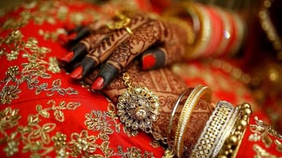 ബാലവിവാഹത്തിന്റെ പേരില് ഭര്ത്താക്കന്മാര് അറസ്റ്റില്, ഭാര്യമാരുടെ പ്രതിഷേധം, 17 -കാരിയുടെ ആത്മഹത്യയും