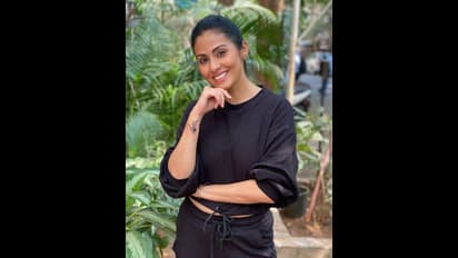 బ్లాక్ డ్రెస్ లో మెస్మరైజ్ చేస్తున్న సదా..  స్టన్నింగ్ లుక్స్.. ‘జయం’ భామ ఫస్ట్ టాటూ సీక్రెట్ ఇదే.. 