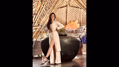 రిసార్ట్ లో రష్మిక మందన్నా థైస్‌ ట్రీట్‌..సైలెంట్‌గా మంటలు పుట్టిస్తున్న నేషనల్‌ క్రష్‌.. కుర్రాళ్లకి దేత్తడే