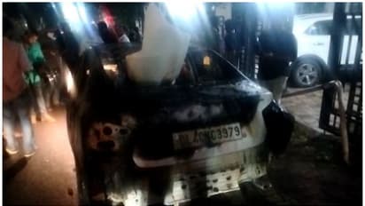 കോഴിക്കോട് നഗരത്തിൽ കാറുകൾ കൂട്ടിയിടിച്ച് തീപിടിച്ചു, ഒരു കാർ പൂർണമായും കത്തി