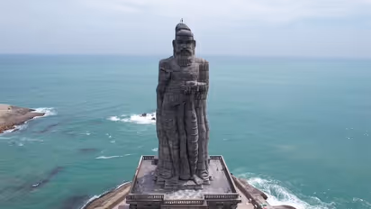 குமரியில் புதுப்பொலிவுடன் காட்சியளிக்கும் அய்யன் திருவள்ளுவர் சிலையின் கழுகு பார்வை காட்சி