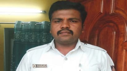 ಬೆಂಗಳೂರು: ಮನೆ ದಾರಿ ತಿಳಿಯದೆ ಅಳುತ್ತಾ ನಿಂತಿದ್ದ ಬಾಲಕನ ರಕ್ಷಿಸಿದ ಪೇದೆ..!