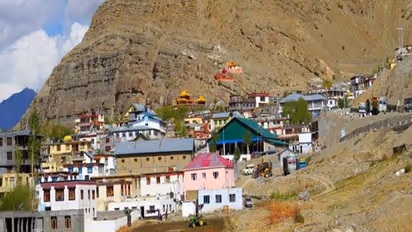 അഞ്ച് ദിവസം നീണ്ടുനിൽക്കുന്ന ആഘോഷം, സ്ത്രീകൾ വസ്ത്രം ധരിക്കരുത്, വീടിന് പുറത്തിറങ്ങരുത്, ചിരിക്കരുത്