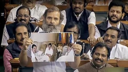 Rahul Gandhi: இதற்கு என்ன பதில்? அதானி – மோடி படங்களைக் காட்டி ராகுல் காந்தி சரமாரி கேள்வி