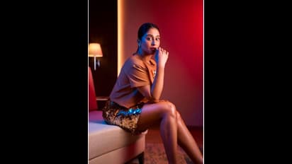 డ్రెస్ పైకెత్తి చిలిపి ఆటలతో కవ్విస్తున్న సాయిధరమ్ తేజ్ హీరోయిన్.. మ్యాగీ పాప అంటూ రెజీనాపై కామెంట్స్ 