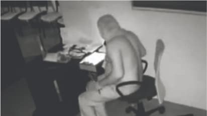 ജഡ്ജിക്കും രക്ഷയില്ല; മുഖംമൂടി ധരിച്ച് കൈയിൽ ടോർച്ചുമായി കള്ളൻ, തിരഞ്ഞ് പൊലീസ്