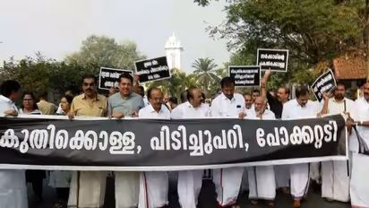  'സർക്കാരിന് തുടർഭരണം ലഭിച്ചതിൻ്റെ അഹങ്കാരം': നികുതി- സെസ് വർധനക്കെതിരെ പ്രതിപക്ഷ എംഎൽഎമാരുടെ കാൽനട പ്രതിഷേധം