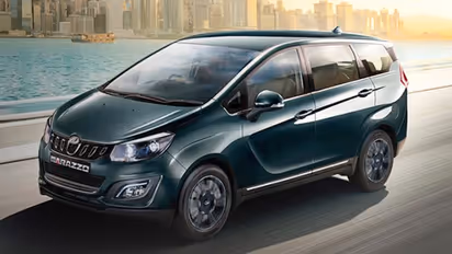 ഇന്നോവയ്ക്കിട്ട് പണിയാനെത്തി, ജനം വീട്ടുമുറ്റത്ത് കയറ്റിയില്ല! ഒടുവില് ഈ കാറിന് വില വെട്ടിക്കുറച്ച് കമ്പനി!