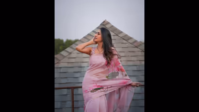 మళ్ళీ రెచ్చిపోయిన సురేఖా వాణి... అంకుల్స్ కి అలాంటి ఫీలింగ్స్ వస్తాయంటూ నెటిజెన్స్ పచ్చి కామెంట్స్ 