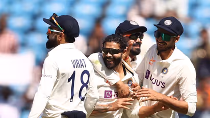 ജഡേജയും അശ്വിനും കുത്തിത്തിരിക്കുന്നു! നിലയില്ലാക്കയത്തില്‍ ഓസീസ്, ദില്ലിയില്‍ ഇന്ത്യക്ക് മേല്‍ക്കൈ